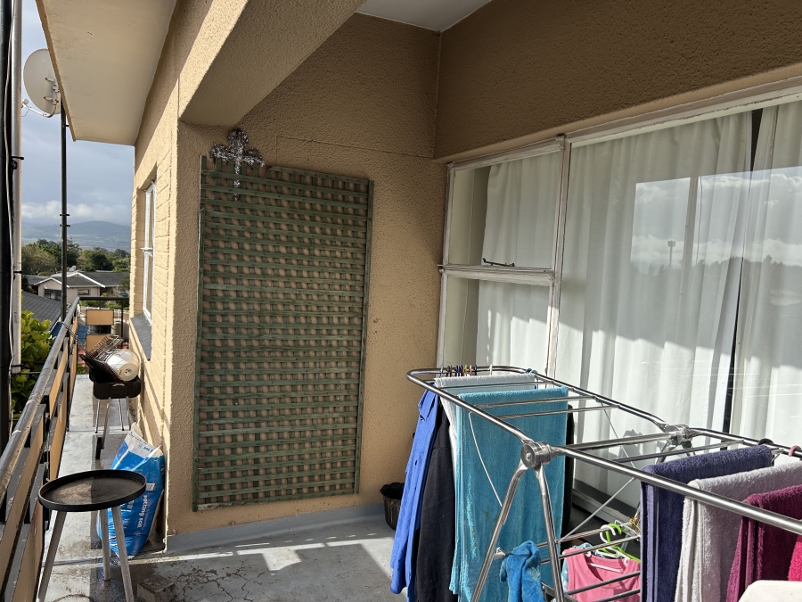 1 Bedroom Property for Sale in Loumar Western Cape